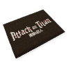 Sd toys attaque des titans aot paillasson 60x40cm logo blanc - tapis / paillasson - préco mars 2025SD26033.jpg8435450260339